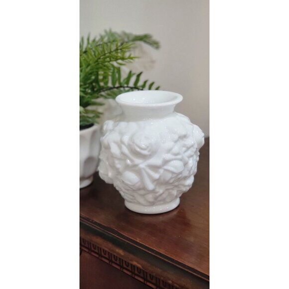 Vintage Milk Glass Rose Vase - Picture 12 of 13
